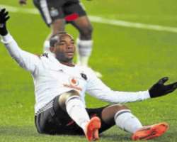 He made his Premier League debut for West Ham against Burnley at Turf Moor in February 2010, where he got an injury that kept him out for six weeks.